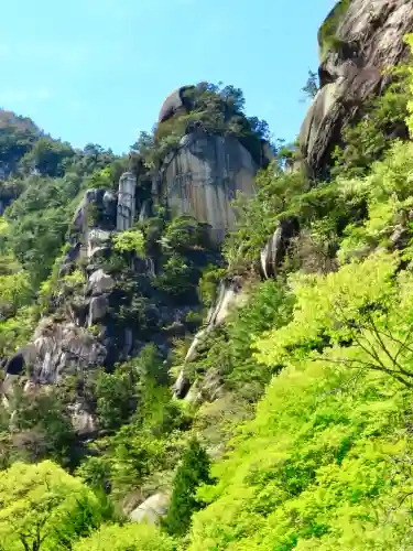金櫻神社の{uncategorized: "未分類", other: "その他", undefined: "問題あり", building: "その他建物", grave: "お墓", sacred_gate: "鳥居", guardian: "狛犬", statue: "像", buddha: "仏像", history: "歴史", nature: "自然", garden: "庭園", animal: "動物", pagoda: "塔", temizu: "手水舎", mountain_gate: "山門・神門", sanctuary: "本殿・本堂", subordinate: "末社・摂社", art: "芸術", scenery: "景色", jizo: "地蔵", ema: "絵馬", goshuin: "御朱印", omikuji: "おみくじ", items: "授与品その他", amulet: "お守り", goshuincho: "御朱印帳", eats: "食事", festival: "お祭り", votive_dance: "神楽", shichigosan: "七五三参", wedding: "結婚式", experience: "体験その他", initially: "初詣", around: "周辺", anti_infection: "感染症対策"}