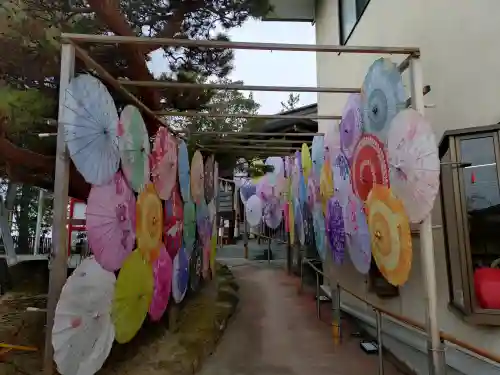 仙台八坂神社の{uncategorized: "未分類", other: "その他", undefined: "問題あり", building: "その他建物", grave: "お墓", sacred_gate: "鳥居", guardian: "狛犬", statue: "像", buddha: "仏像", history: "歴史", nature: "自然", garden: "庭園", animal: "動物", pagoda: "塔", temizu: "手水舎", mountain_gate: "山門・神門", sanctuary: "本殿・本堂", subordinate: "末社・摂社", art: "芸術", scenery: "景色", jizo: "地蔵", ema: "絵馬", goshuin: "御朱印", omikuji: "おみくじ", items: "授与品その他", amulet: "お守り", goshuincho: "御朱印帳", eats: "食事", festival: "お祭り", votive_dance: "神楽", shichigosan: "七五三参", wedding: "結婚式", experience: "体験その他", initially: "初詣", around: "周辺", anti_infection: "感染症対策"}