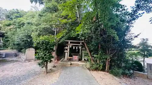 夜疑神社の末社