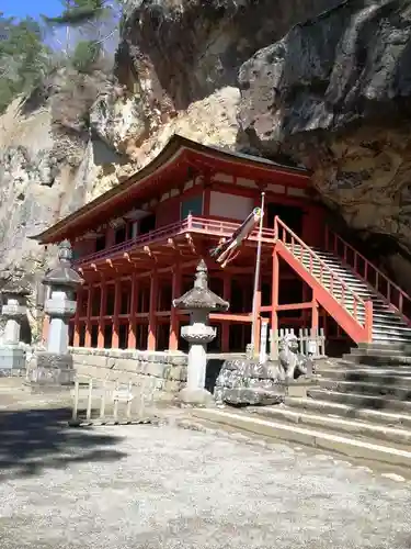 達谷西光寺の本殿・本堂