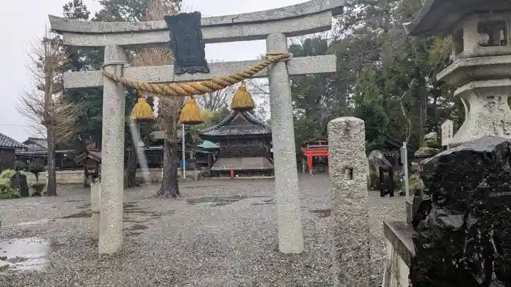 飯開神社の{uncategorized: "未分類", other: "その他", undefined: "問題あり", building: "その他建物", grave: "お墓", sacred_gate: "鳥居", guardian: "狛犬", statue: "像", buddha: "仏像", history: "歴史", nature: "自然", garden: "庭園", animal: "動物", pagoda: "塔", temizu: "手水舎", mountain_gate: "山門・神門", sanctuary: "本殿・本堂", subordinate: "末社・摂社", art: "芸術", scenery: "景色", jizo: "地蔵", ema: "絵馬", goshuin: "御朱印", omikuji: "おみくじ", items: "授与品その他", amulet: "お守り", goshuincho: "御朱印帳", eats: "食事", festival: "お祭り", votive_dance: "神楽", shichigosan: "七五三参", wedding: "結婚式", experience: "体験その他", initially: "初詣", around: "周辺", anti_infection: "感染症対策"}
