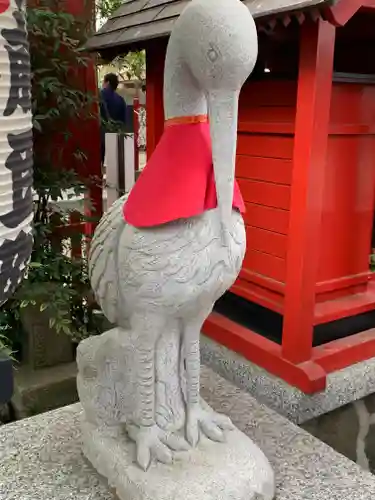 鴻神社の像