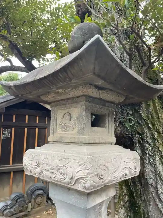 靍護稲荷神社の{uncategorized: "未分類", other: "その他", undefined: "問題あり", building: "その他建物", grave: "お墓", sacred_gate: "鳥居", guardian: "狛犬", statue: "像", buddha: "仏像", history: "歴史", nature: "自然", garden: "庭園", animal: "動物", pagoda: "塔", temizu: "手水舎", mountain_gate: "山門・神門", sanctuary: "本殿・本堂", subordinate: "末社・摂社", art: "芸術", scenery: "景色", jizo: "地蔵", ema: "絵馬", goshuin: "御朱印", omikuji: "おみくじ", items: "授与品その他", amulet: "お守り", goshuincho: "御朱印帳", eats: "食事", festival: "お祭り", votive_dance: "神楽", shichigosan: "七五三参", wedding: "結婚式", experience: "体験その他", initially: "初詣", around: "周辺", anti_infection: "感染症対策"}