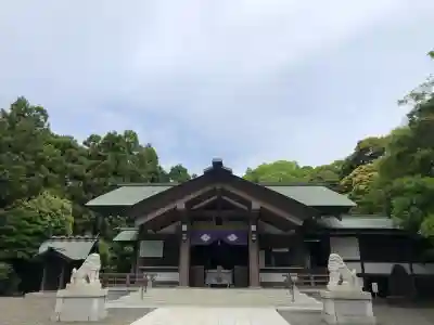 鵠沼皇大神宮（烏森神社）の{uncategorized: "未分類", other: "その他", undefined: "問題あり", building: "その他建物", grave: "お墓", sacred_gate: "鳥居", guardian: "狛犬", statue: "像", buddha: "仏像", history: "歴史", nature: "自然", garden: "庭園", animal: "動物", pagoda: "塔", temizu: "手水舎", mountain_gate: "山門・神門", sanctuary: "本殿・本堂", subordinate: "末社・摂社", art: "芸術", scenery: "景色", jizo: "地蔵", ema: "絵馬", goshuin: "御朱印", omikuji: "おみくじ", items: "授与品その他", amulet: "お守り", goshuincho: "御朱印帳", eats: "食事", festival: "お祭り", votive_dance: "神楽", shichigosan: "七五三参", wedding: "結婚式", experience: "体験その他", initially: "初詣", around: "周辺", anti_infection: "感染症対策"}