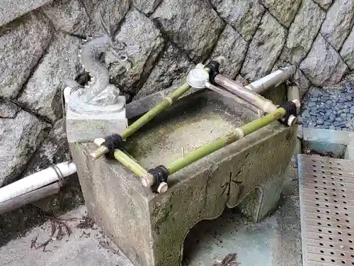 三輪神社の手水舎