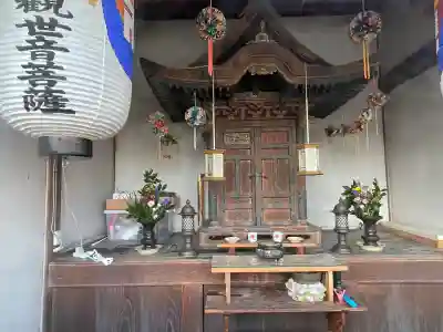 観音堂(川守)の{uncategorized: "未分類", other: "その他", undefined: "問題あり", building: "その他建物", grave: "お墓", sacred_gate: "鳥居", guardian: "狛犬", statue: "像", buddha: "仏像", history: "歴史", nature: "自然", garden: "庭園", animal: "動物", pagoda: "塔", temizu: "手水舎", mountain_gate: "山門・神門", sanctuary: "本殿・本堂", subordinate: "末社・摂社", art: "芸術", scenery: "景色", jizo: "地蔵", ema: "絵馬", goshuin: "御朱印", omikuji: "おみくじ", items: "授与品その他", amulet: "お守り", goshuincho: "御朱印帳", eats: "食事", festival: "お祭り", votive_dance: "神楽", shichigosan: "七五三参", wedding: "結婚式", experience: "体験その他", initially: "初詣", around: "周辺", anti_infection: "感染症対策"}