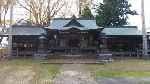 諏訪護国神社の本殿