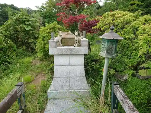 稲荷大明神の狛犬