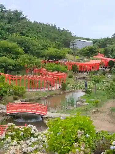 高山稲荷神社の庭園