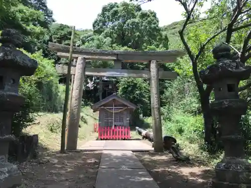 三柱神社の鳥居