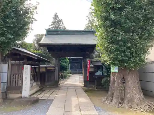 実蔵院の山門