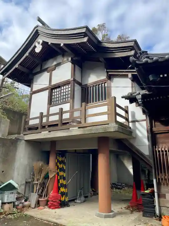 八杉神社の{uncategorized: "未分類", other: "その他", undefined: "問題あり", building: "その他建物", grave: "お墓", sacred_gate: "鳥居", guardian: "狛犬", statue: "像", buddha: "仏像", history: "歴史", nature: "自然", garden: "庭園", animal: "動物", pagoda: "塔", temizu: "手水舎", mountain_gate: "山門・神門", sanctuary: "本殿・本堂", subordinate: "末社・摂社", art: "芸術", scenery: "景色", jizo: "地蔵", ema: "絵馬", goshuin: "御朱印", omikuji: "おみくじ", items: "授与品その他", amulet: "お守り", goshuincho: "御朱印帳", eats: "食事", festival: "お祭り", votive_dance: "神楽", shichigosan: "七五三参", wedding: "結婚式", experience: "体験その他", initially: "初詣", around: "周辺", anti_infection: "感染症対策"}