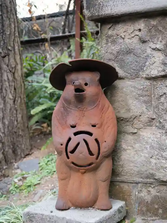 柳森神社の{uncategorized: "未分類", other: "その他", undefined: "問題あり", building: "その他建物", grave: "お墓", sacred_gate: "鳥居", guardian: "狛犬", statue: "像", buddha: "仏像", history: "歴史", nature: "自然", garden: "庭園", animal: "動物", pagoda: "塔", temizu: "手水舎", mountain_gate: "山門・神門", sanctuary: "本殿・本堂", subordinate: "末社・摂社", art: "芸術", scenery: "景色", jizo: "地蔵", ema: "絵馬", goshuin: "御朱印", omikuji: "おみくじ", items: "授与品その他", amulet: "お守り", goshuincho: "御朱印帳", eats: "食事", festival: "お祭り", votive_dance: "神楽", shichigosan: "七五三参", wedding: "結婚式", experience: "体験その他", initially: "初詣", around: "周辺", anti_infection: "感染症対策"}
