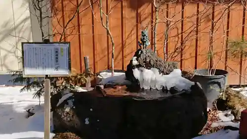 日光二荒山神社中宮祠の手水舎
