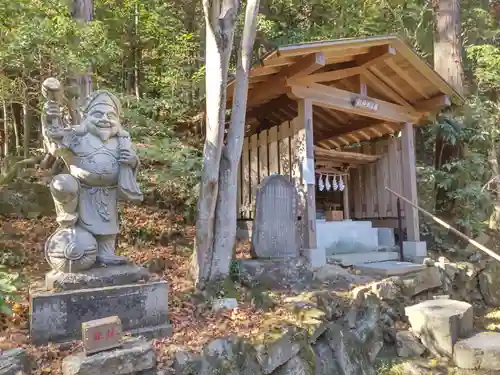 宝登山神社の像