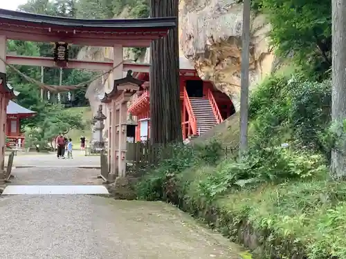 達谷西光寺の鳥居