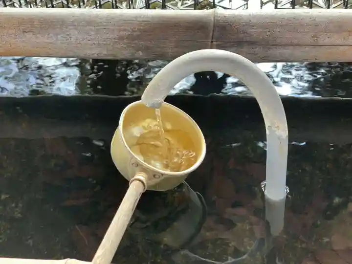 大井俣窪八幡神社の手水舎