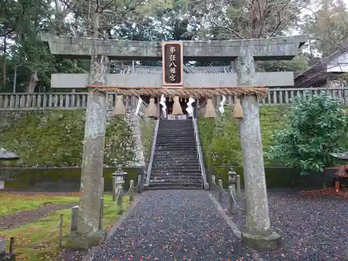 事任八幡宮の鳥居