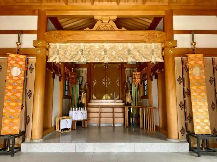 氷川神社の{uncategorized: "未分類", other: "その他", undefined: "問題あり", building: "その他建物", grave: "お墓", sacred_gate: "鳥居", guardian: "狛犬", statue: "像", buddha: "仏像", history: "歴史", nature: "自然", garden: "庭園", animal: "動物", pagoda: "塔", temizu: "手水舎", mountain_gate: "山門・神門", sanctuary: "本殿・本堂", subordinate: "末社・摂社", art: "芸術", scenery: "景色", jizo: "地蔵", ema: "絵馬", goshuin: "御朱印", omikuji: "おみくじ", items: "授与品その他", amulet: "お守り", goshuincho: "御朱印帳", eats: "食事", festival: "お祭り", votive_dance: "神楽", shichigosan: "七五三参", wedding: "結婚式", experience: "体験その他", initially: "初詣", around: "周辺", anti_infection: "感染症対策"}