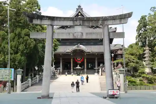 豊川閣　妙厳寺の鳥居