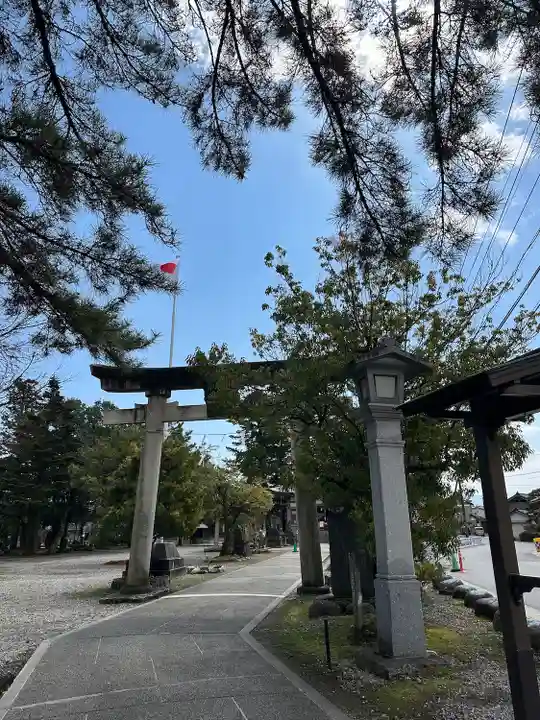 新川神社の鳥居