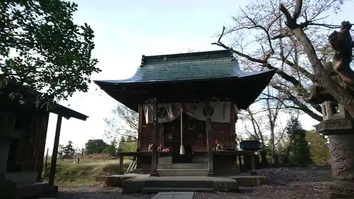 鶴ケ城稲荷神社の本殿・本堂