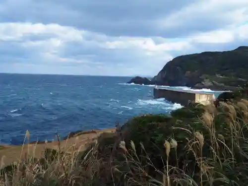 元乃隅神社の{uncategorized: "未分類", other: "その他", undefined: "問題あり", building: "その他建物", grave: "お墓", sacred_gate: "鳥居", guardian: "狛犬", statue: "像", buddha: "仏像", history: "歴史", nature: "自然", garden: "庭園", animal: "動物", pagoda: "塔", temizu: "手水舎", mountain_gate: "山門・神門", sanctuary: "本殿・本堂", subordinate: "末社・摂社", art: "芸術", scenery: "景色", jizo: "地蔵", ema: "絵馬", goshuin: "御朱印", omikuji: "おみくじ", items: "授与品その他", amulet: "お守り", goshuincho: "御朱印帳", eats: "食事", festival: "お祭り", votive_dance: "神楽", shichigosan: "七五三参", wedding: "結婚式", experience: "体験その他", initially: "初詣", around: "周辺", anti_infection: "感染症対策"}
