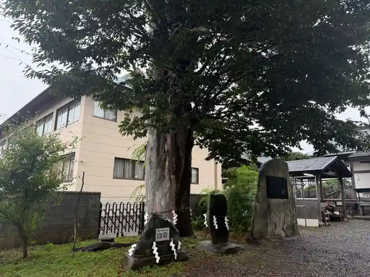 三ツ石神社(岩手県)