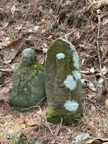 修那羅山安宮神社の{uncategorized: "未分類", other: "その他", undefined: "問題あり", building: "その他建物", grave: "お墓", sacred_gate: "鳥居", guardian: "狛犬", statue: "像", buddha: "仏像", history: "歴史", nature: "自然", garden: "庭園", animal: "動物", pagoda: "塔", temizu: "手水舎", mountain_gate: "山門・神門", sanctuary: "本殿・本堂", subordinate: "末社・摂社", art: "芸術", scenery: "景色", jizo: "地蔵", ema: "絵馬", goshuin: "御朱印", omikuji: "おみくじ", items: "授与品その他", amulet: "お守り", goshuincho: "御朱印帳", eats: "食事", festival: "お祭り", votive_dance: "神楽", shichigosan: "七五三参", wedding: "結婚式", experience: "体験その他", initially: "初詣", around: "周辺", anti_infection: "感染症対策"}
