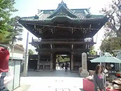 題経寺（柴又帝釈天）の山門・神門