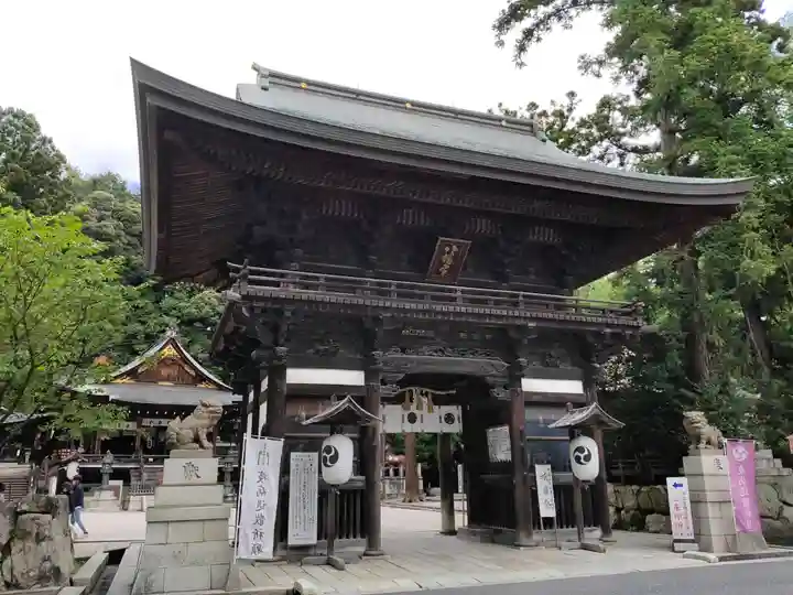 日牟禮八幡宮の山門・神門