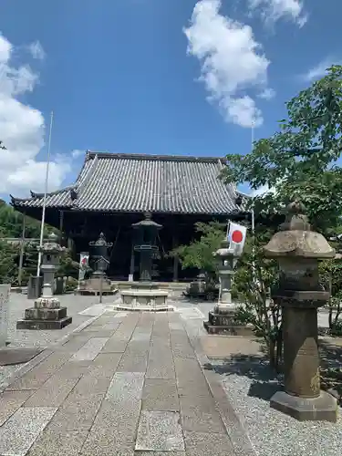 穴太寺の本殿・本堂