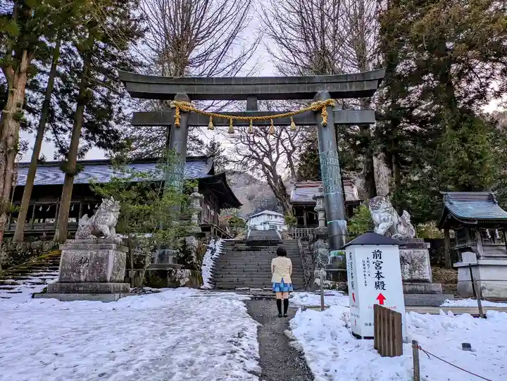 諏訪大社上社前宮の鳥居