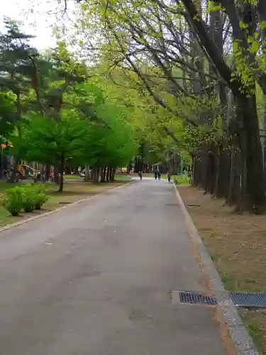 北海道神宮の{uncategorized: "未分類", other: "その他", undefined: "問題あり", building: "その他建物", grave: "お墓", sacred_gate: "鳥居", guardian: "狛犬", statue: "像", buddha: "仏像", history: "歴史", nature: "自然", garden: "庭園", animal: "動物", pagoda: "塔", temizu: "手水舎", mountain_gate: "山門・神門", sanctuary: "本殿・本堂", subordinate: "末社・摂社", art: "芸術", scenery: "景色", jizo: "地蔵", ema: "絵馬", goshuin: "御朱印", omikuji: "おみくじ", items: "授与品その他", amulet: "お守り", goshuincho: "御朱印帳", eats: "食事", festival: "お祭り", votive_dance: "神楽", shichigosan: "七五三参", wedding: "結婚式", experience: "体験その他", initially: "初詣", around: "周辺", anti_infection: "感染症対策"}