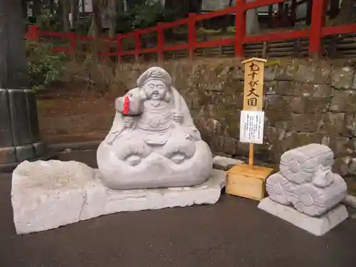 日光二荒山神社の像