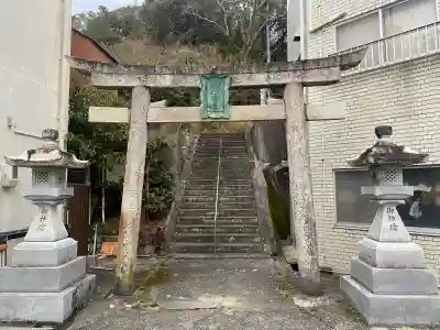 福良八幡神社の{uncategorized: "未分類", other: "その他", undefined: "問題あり", building: "その他建物", grave: "お墓", sacred_gate: "鳥居", guardian: "狛犬", statue: "像", buddha: "仏像", history: "歴史", nature: "自然", garden: "庭園", animal: "動物", pagoda: "塔", temizu: "手水舎", mountain_gate: "山門・神門", sanctuary: "本殿・本堂", subordinate: "末社・摂社", art: "芸術", scenery: "景色", jizo: "地蔵", ema: "絵馬", goshuin: "御朱印", omikuji: "おみくじ", items: "授与品その他", amulet: "お守り", goshuincho: "御朱印帳", eats: "食事", festival: "お祭り", votive_dance: "神楽", shichigosan: "七五三参", wedding: "結婚式", experience: "体験その他", initially: "初詣", around: "周辺", anti_infection: "感染症対策"}