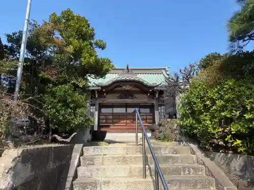 眞徳寺の{uncategorized: "未分類", other: "その他", undefined: "問題あり", building: "その他建物", grave: "お墓", sacred_gate: "鳥居", guardian: "狛犬", statue: "像", buddha: "仏像", history: "歴史", nature: "自然", garden: "庭園", animal: "動物", pagoda: "塔", temizu: "手水舎", mountain_gate: "山門・神門", sanctuary: "本殿・本堂", subordinate: "末社・摂社", art: "芸術", scenery: "景色", jizo: "地蔵", ema: "絵馬", goshuin: "御朱印", omikuji: "おみくじ", items: "授与品その他", amulet: "お守り", goshuincho: "御朱印帳", eats: "食事", festival: "お祭り", votive_dance: "神楽", shichigosan: "七五三参", wedding: "結婚式", experience: "体験その他", initially: "初詣", around: "周辺", anti_infection: "感染症対策"}