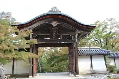 二尊院の山門・神門