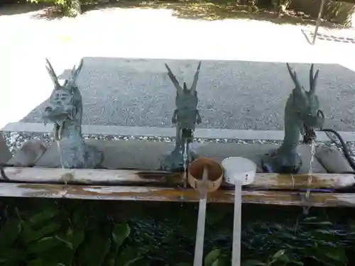 越中護国八幡宮の手水舎