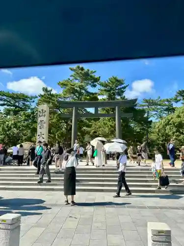 出雲大社の{uncategorized: "未分類", other: "その他", undefined: "問題あり", building: "その他建物", grave: "お墓", sacred_gate: "鳥居", guardian: "狛犬", statue: "像", buddha: "仏像", history: "歴史", nature: "自然", garden: "庭園", animal: "動物", pagoda: "塔", temizu: "手水舎", mountain_gate: "山門・神門", sanctuary: "本殿・本堂", subordinate: "末社・摂社", art: "芸術", scenery: "景色", jizo: "地蔵", ema: "絵馬", goshuin: "御朱印", omikuji: "おみくじ", items: "授与品その他", amulet: "お守り", goshuincho: "御朱印帳", eats: "食事", festival: "お祭り", votive_dance: "神楽", shichigosan: "七五三参", wedding: "結婚式", experience: "体験その他", initially: "初詣", around: "周辺", anti_infection: "感染症対策"}