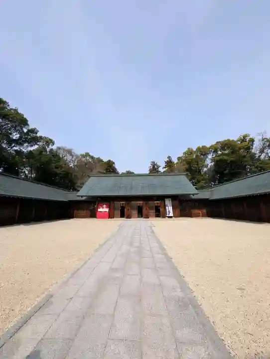 滋賀県護国神社の{uncategorized: "未分類", other: "その他", undefined: "問題あり", building: "その他建物", grave: "お墓", sacred_gate: "鳥居", guardian: "狛犬", statue: "像", buddha: "仏像", history: "歴史", nature: "自然", garden: "庭園", animal: "動物", pagoda: "塔", temizu: "手水舎", mountain_gate: "山門・神門", sanctuary: "本殿・本堂", subordinate: "末社・摂社", art: "芸術", scenery: "景色", jizo: "地蔵", ema: "絵馬", goshuin: "御朱印", omikuji: "おみくじ", items: "授与品その他", amulet: "お守り", goshuincho: "御朱印帳", eats: "食事", festival: "お祭り", votive_dance: "神楽", shichigosan: "七五三参", wedding: "結婚式", experience: "体験その他", initially: "初詣", around: "周辺", anti_infection: "感染症対策"}