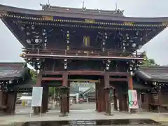 真清田神社の山門