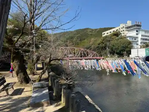 與止日女神社の{uncategorized: "未分類", other: "その他", undefined: "問題あり", building: "その他建物", grave: "お墓", sacred_gate: "鳥居", guardian: "狛犬", statue: "像", buddha: "仏像", history: "歴史", nature: "自然", garden: "庭園", animal: "動物", pagoda: "塔", temizu: "手水舎", mountain_gate: "山門・神門", sanctuary: "本殿・本堂", subordinate: "末社・摂社", art: "芸術", scenery: "景色", jizo: "地蔵", ema: "絵馬", goshuin: "御朱印", omikuji: "おみくじ", items: "授与品その他", amulet: "お守り", goshuincho: "御朱印帳", eats: "食事", festival: "お祭り", votive_dance: "神楽", shichigosan: "七五三参", wedding: "結婚式", experience: "体験その他", initially: "初詣", around: "周辺", anti_infection: "感染症対策"}