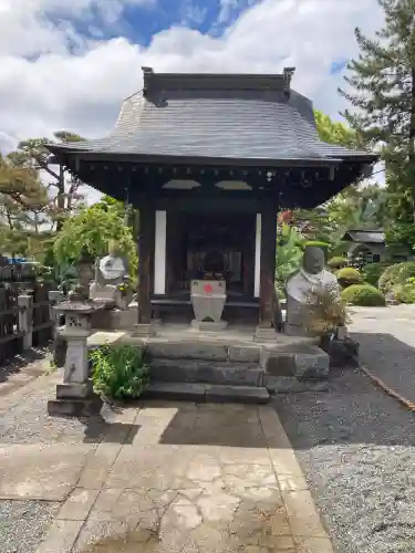 甲斐善光寺の{uncategorized: "未分類", other: "その他", undefined: "問題あり", building: "その他建物", grave: "お墓", sacred_gate: "鳥居", guardian: "狛犬", statue: "像", buddha: "仏像", history: "歴史", nature: "自然", garden: "庭園", animal: "動物", pagoda: "塔", temizu: "手水舎", mountain_gate: "山門・神門", sanctuary: "本殿・本堂", subordinate: "末社・摂社", art: "芸術", scenery: "景色", jizo: "地蔵", ema: "絵馬", goshuin: "御朱印", omikuji: "おみくじ", items: "授与品その他", amulet: "お守り", goshuincho: "御朱印帳", eats: "食事", festival: "お祭り", votive_dance: "神楽", shichigosan: "七五三参", wedding: "結婚式", experience: "体験その他", initially: "初詣", around: "周辺", anti_infection: "感染症対策"}