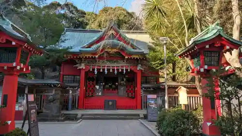 江島神社の{uncategorized: "未分類", other: "その他", undefined: "問題あり", building: "その他建物", grave: "お墓", sacred_gate: "鳥居", guardian: "狛犬", statue: "像", buddha: "仏像", history: "歴史", nature: "自然", garden: "庭園", animal: "動物", pagoda: "塔", temizu: "手水舎", mountain_gate: "山門・神門", sanctuary: "本殿・本堂", subordinate: "末社・摂社", art: "芸術", scenery: "景色", jizo: "地蔵", ema: "絵馬", goshuin: "御朱印", omikuji: "おみくじ", items: "授与品その他", amulet: "お守り", goshuincho: "御朱印帳", eats: "食事", festival: "お祭り", votive_dance: "神楽", shichigosan: "七五三参", wedding: "結婚式", experience: "体験その他", initially: "初詣", around: "周辺", anti_infection: "感染症対策"}