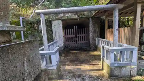 飯室谷不動堂 長寿院(滋賀県)