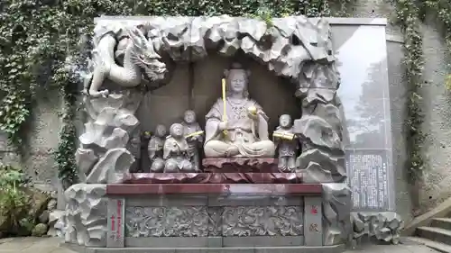 江島神社の像