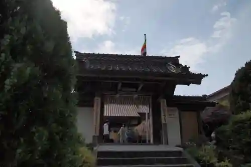 観音寺の山門