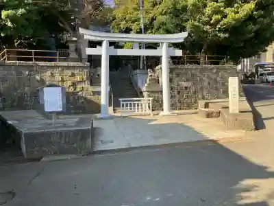 諏訪神社の{uncategorized: "未分類", other: "その他", undefined: "問題あり", building: "その他建物", grave: "お墓", sacred_gate: "鳥居", guardian: "狛犬", statue: "像", buddha: "仏像", history: "歴史", nature: "自然", garden: "庭園", animal: "動物", pagoda: "塔", temizu: "手水舎", mountain_gate: "山門・神門", sanctuary: "本殿・本堂", subordinate: "末社・摂社", art: "芸術", scenery: "景色", jizo: "地蔵", ema: "絵馬", goshuin: "御朱印", omikuji: "おみくじ", items: "授与品その他", amulet: "お守り", goshuincho: "御朱印帳", eats: "食事", festival: "お祭り", votive_dance: "神楽", shichigosan: "七五三参", wedding: "結婚式", experience: "体験その他", initially: "初詣", around: "周辺", anti_infection: "感染症対策"}