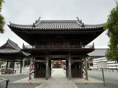 豊川閣　妙厳寺の山門・神門